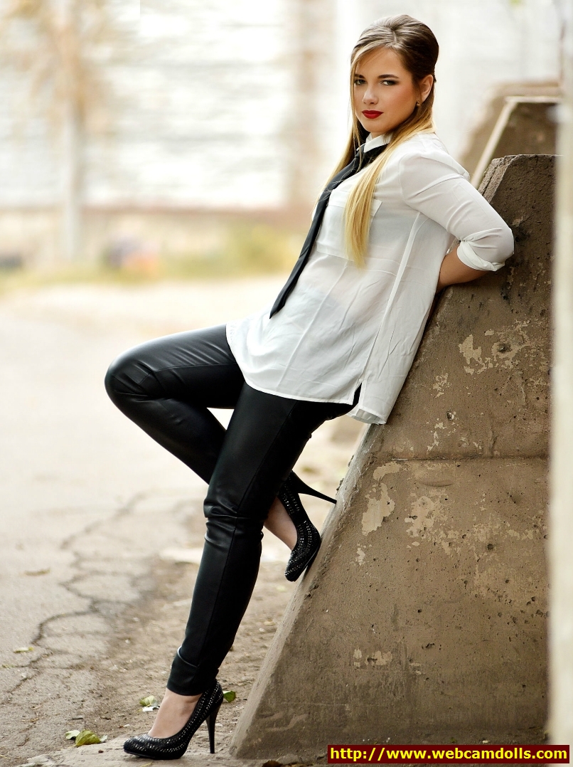 Blonde Girl in Black Leather Pants and Black Stilettos on Webcamdolls